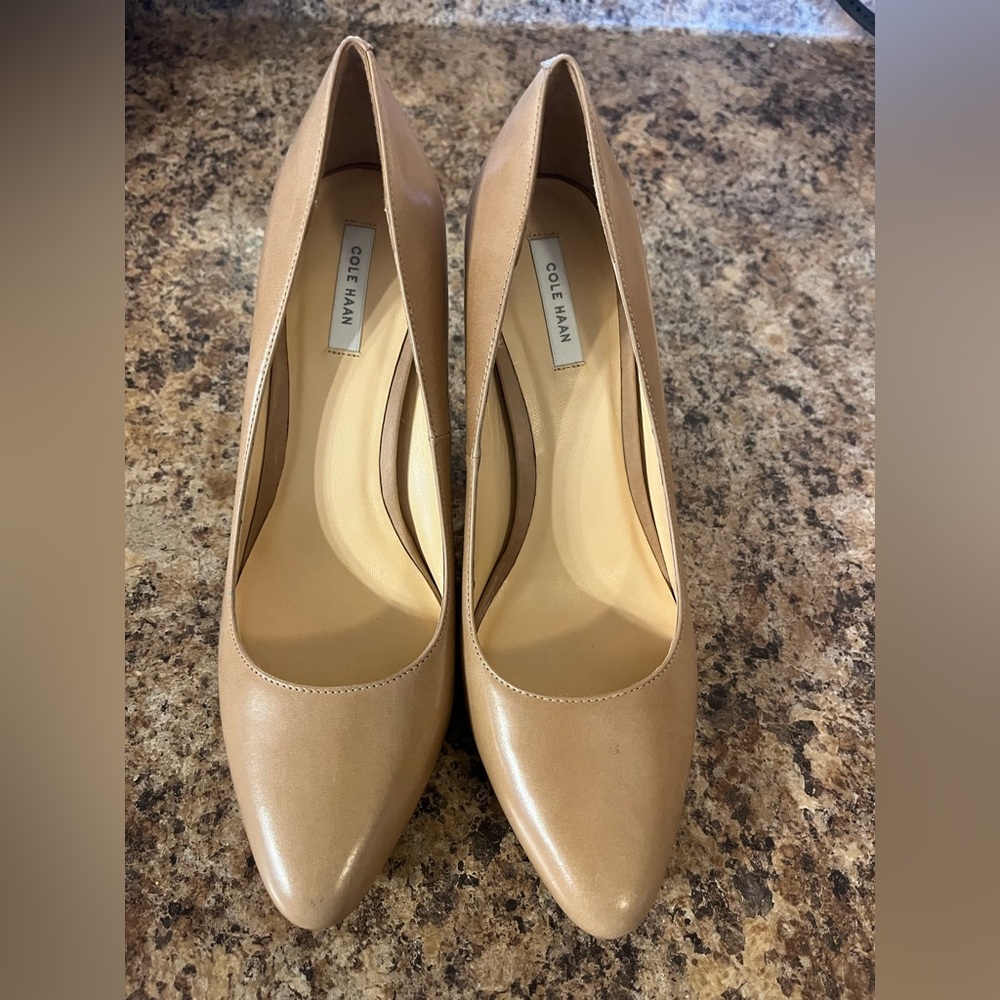 Cole Haan sz 8B tan beige leather pumps heels